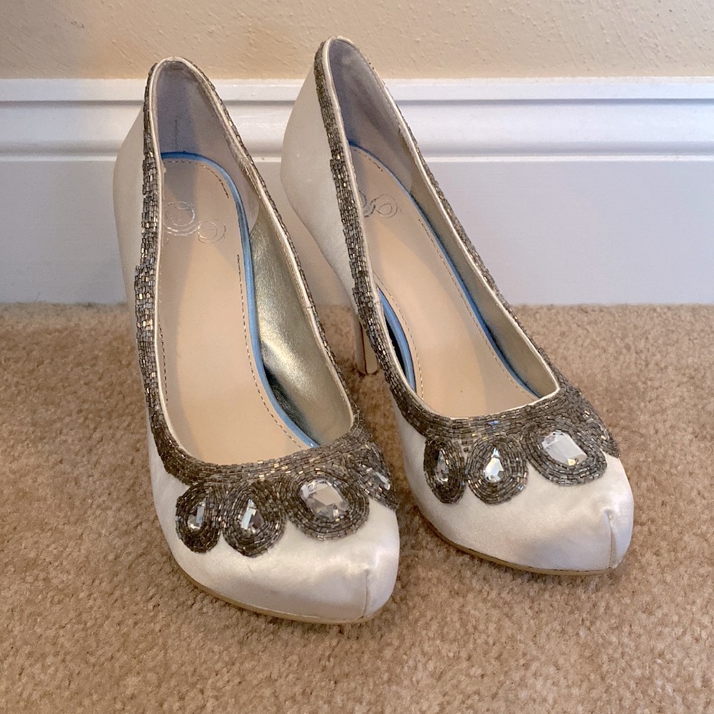 The glass slipper collection by Disney ivory Cinderella heels size 7
